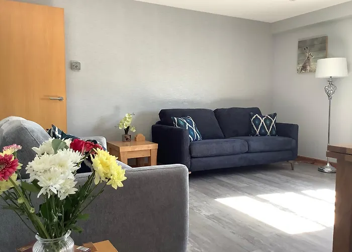 37 Farraline Court, City Centre Apartment